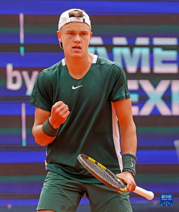 而与此同时 而与此同时