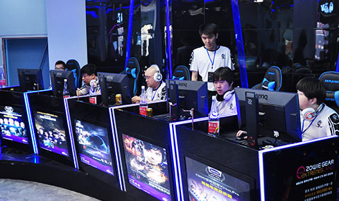 举办一系列 举办一系列