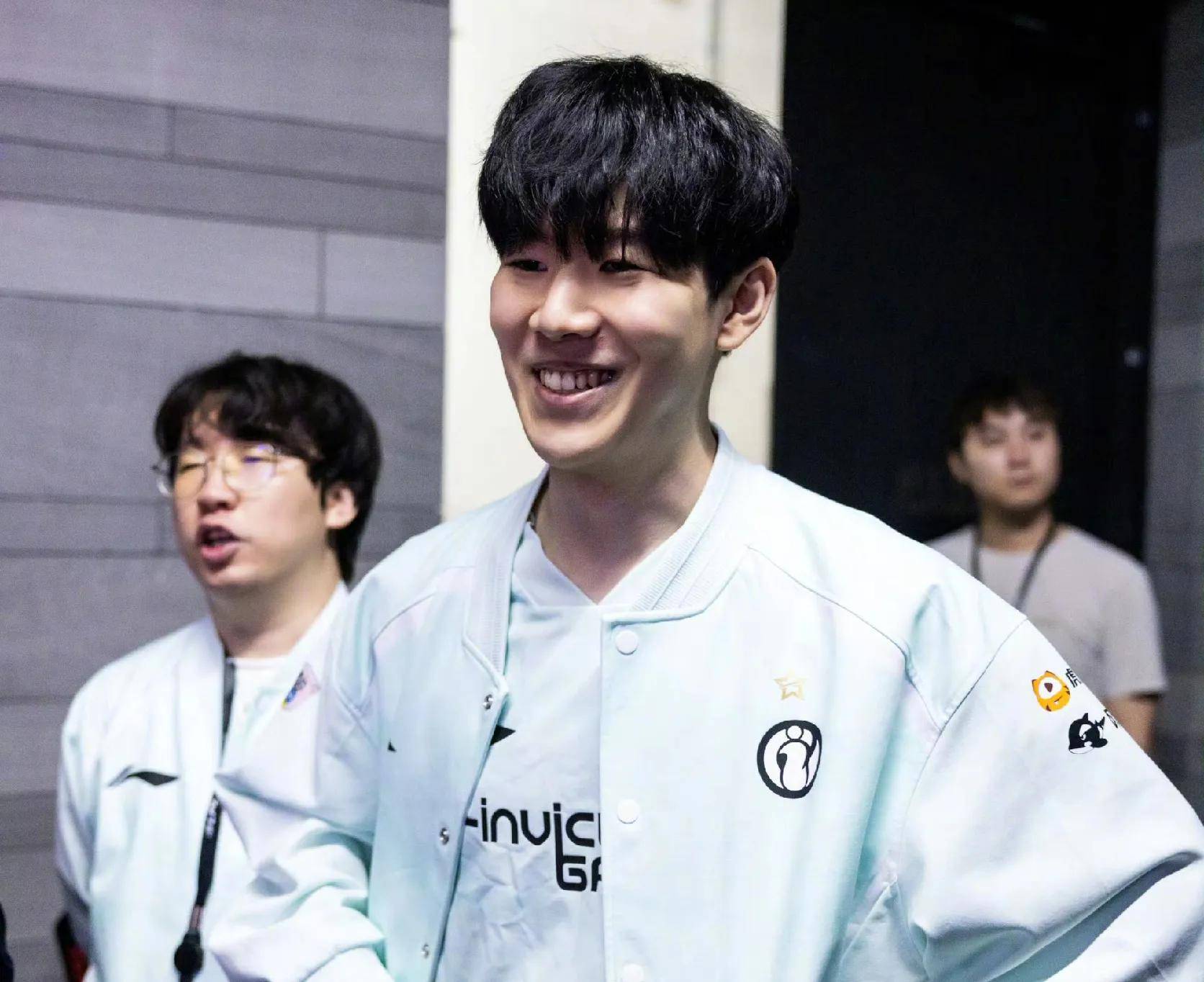 化的一大亮 化的一大亮