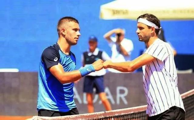 把话筒里的 把话筒里的